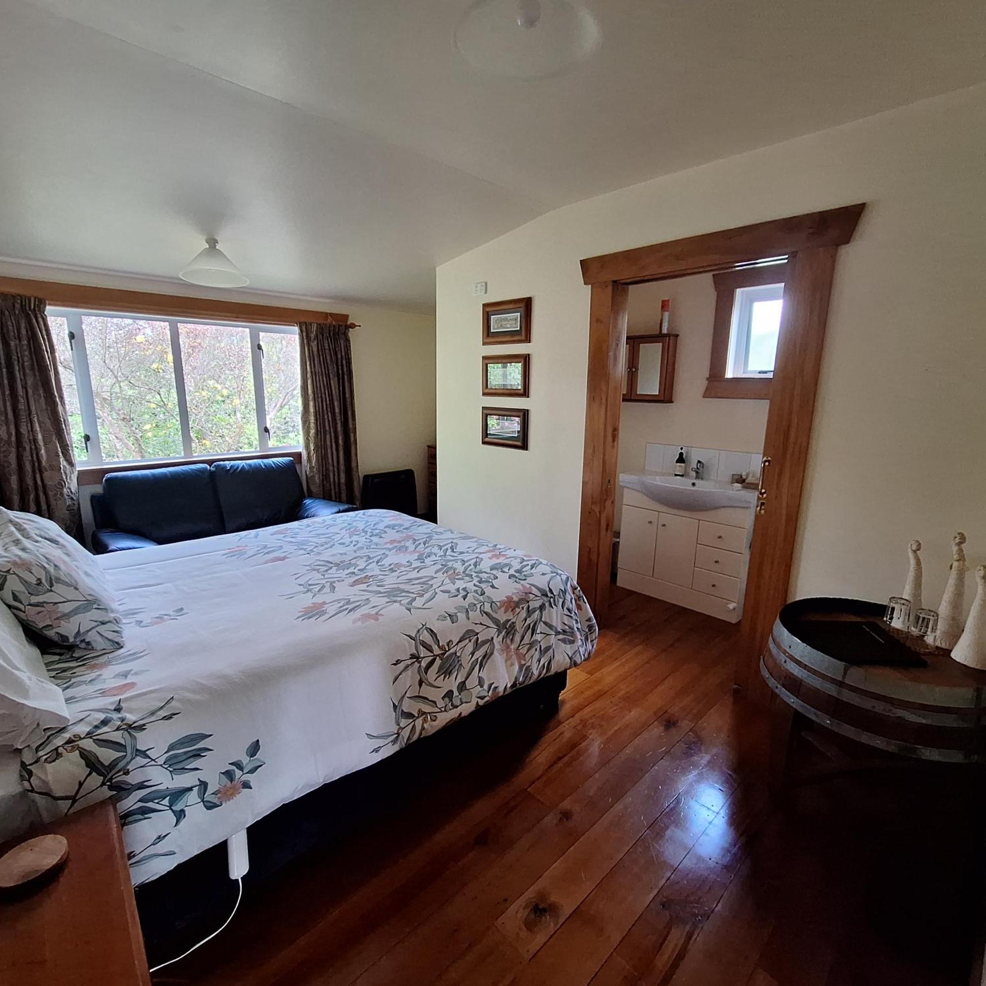 Olde Mill House B&B & Bike2Wine Cycle Hire Renwick Eksteriør bilde